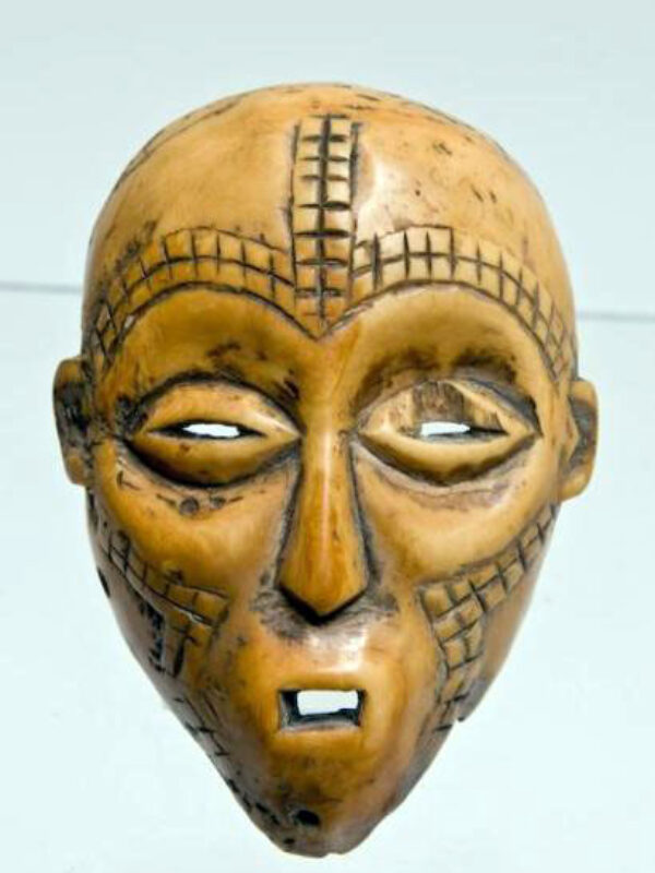 Lega. R.D.C. Rare masque lukwakongo.